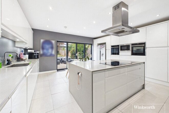 Farm Road, Edgware, HA8