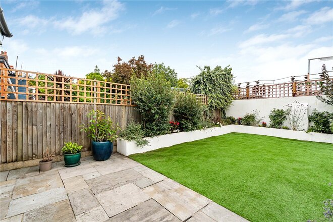 Rathcoole Avenue, London, N8