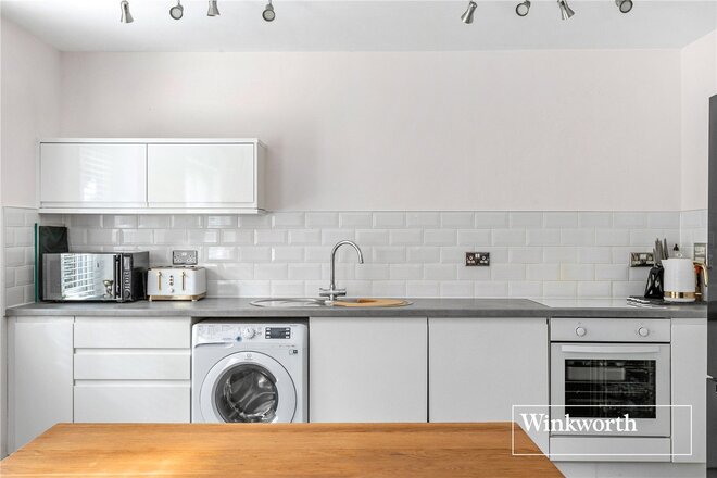 Constable Close, London, N11