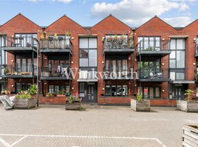 Leverton Close, London, N22
