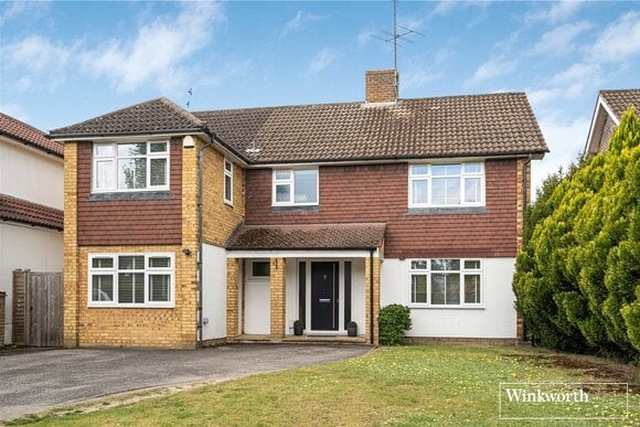 Oak Tree Close, Surrey, GU25