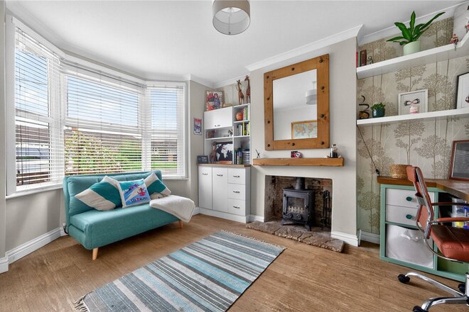 Oxenden Road, Farnham, GU10