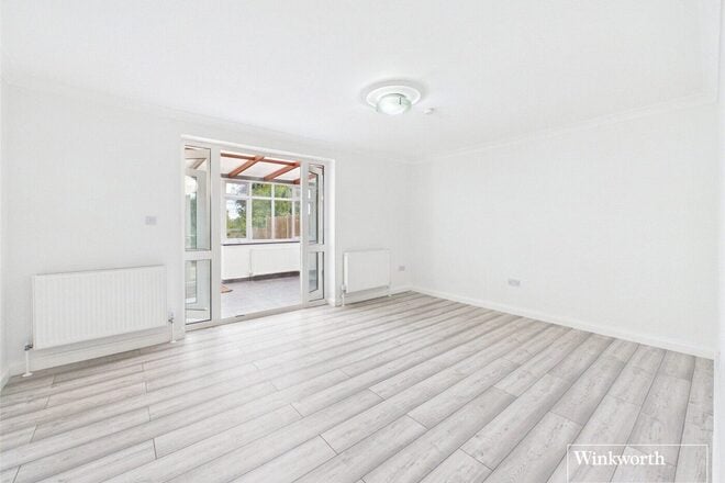 Sturgess Avenue, London, NW4