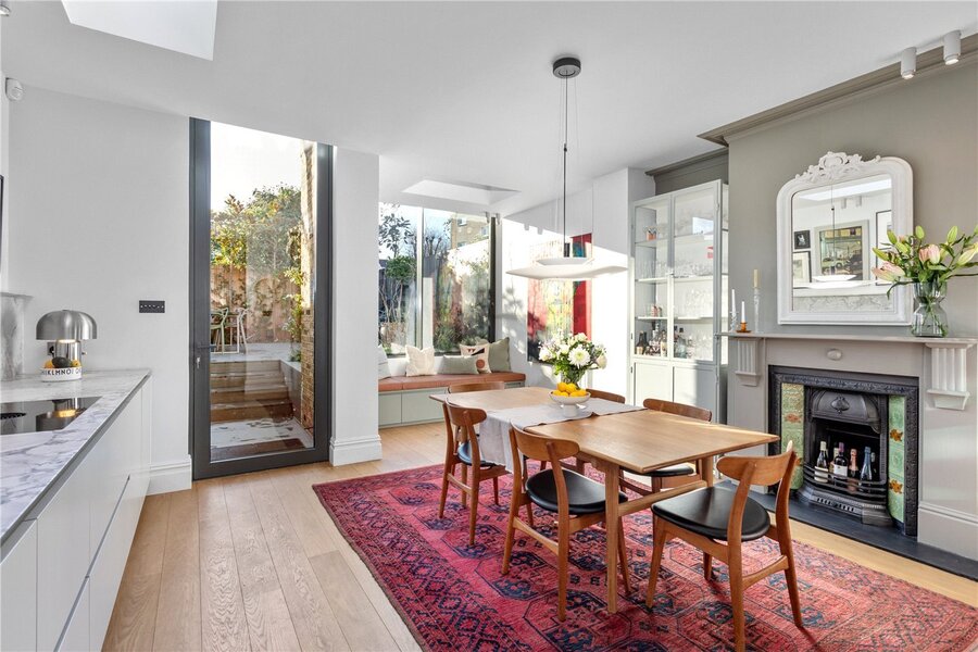 Kitchen/ Dinig Room