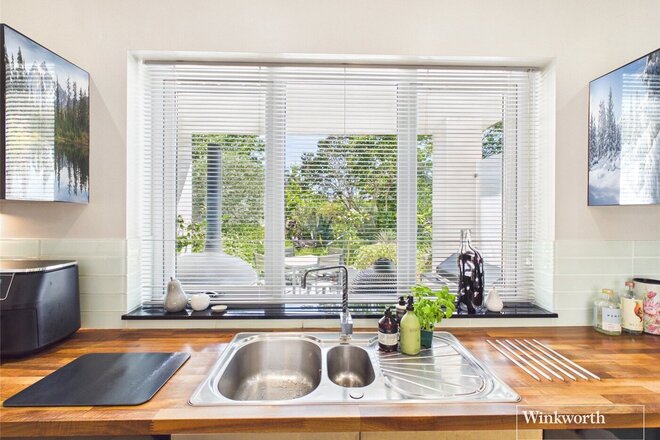 Newbury Road, Thatcham, RG19