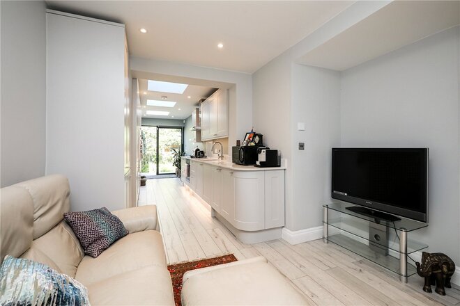 Gunnersbury Avenue, London, W5