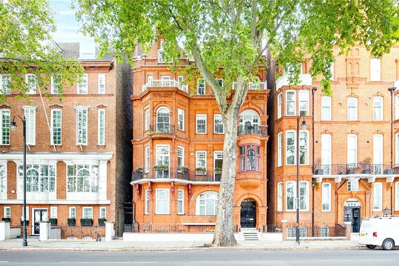 Chelsea Embankment, London, SW3