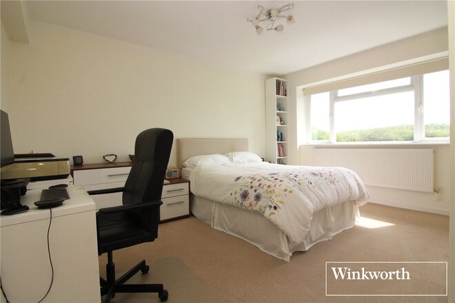 Knowl Park, Borehamwood, WD6