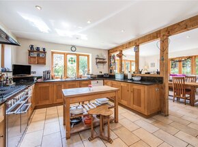 Farnham Road, Hampshire, GU33