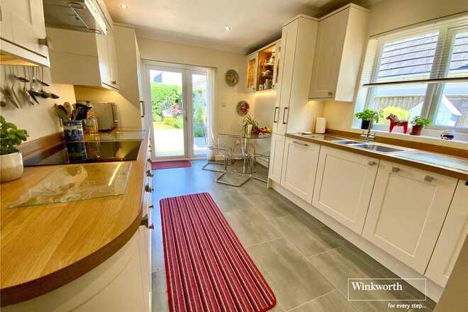 Lingwood Avenue, Dorset, BH23