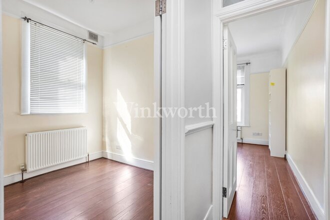 Lakeside Road, London, N13