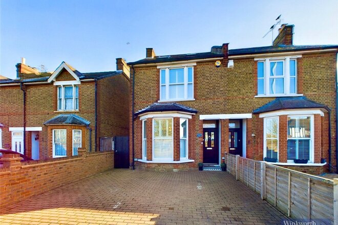 Hook Road, Chessington, KT9