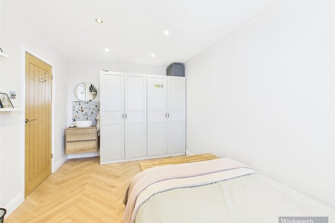 Bond Road, Surbiton, KT6