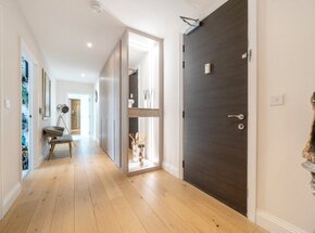 Inglis Way, London, NW7
