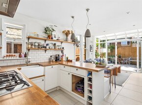 Holmewood Gardens, London, SW2