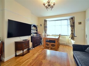 Hazlemere Gardens, Worcester Park, KT4