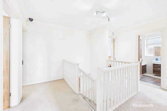 Wolmer Gardens, Edgware, HA8