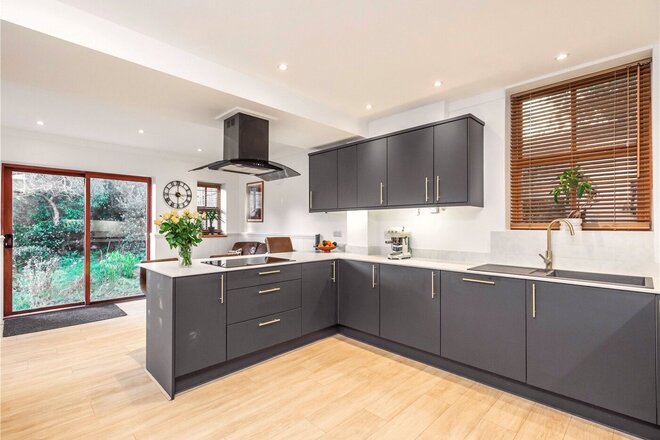 Canford Cliffs Road, Poole, BH13