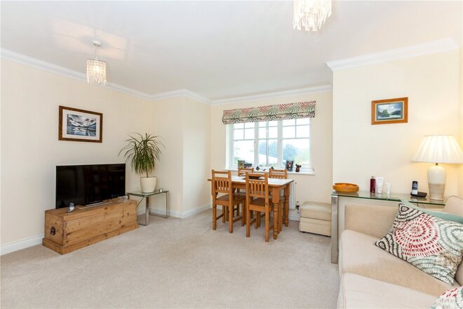 Grove Court, Newbury, RG14