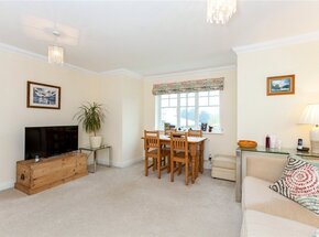 Grove Court, Newbury, RG14