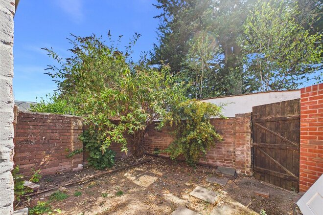 East Grove Road, Devon, EX2