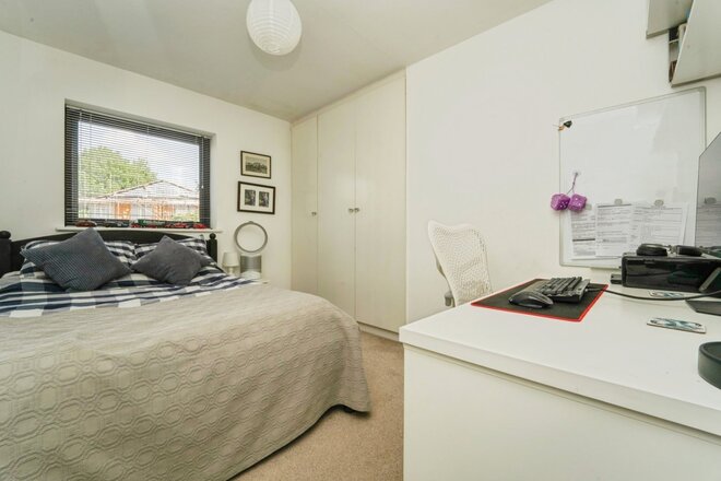 Silverthorn Close, Gloucestershire, GL53