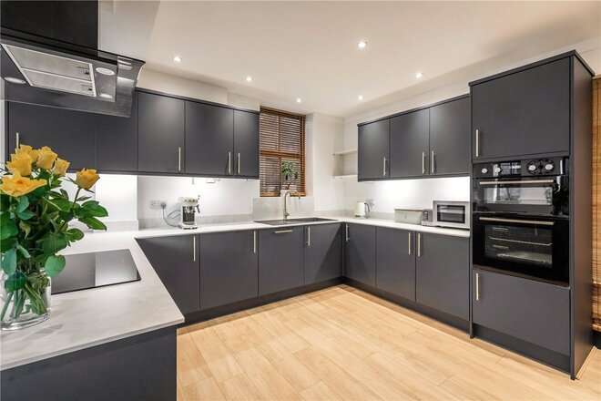 Canford Cliffs Road, Poole, BH13