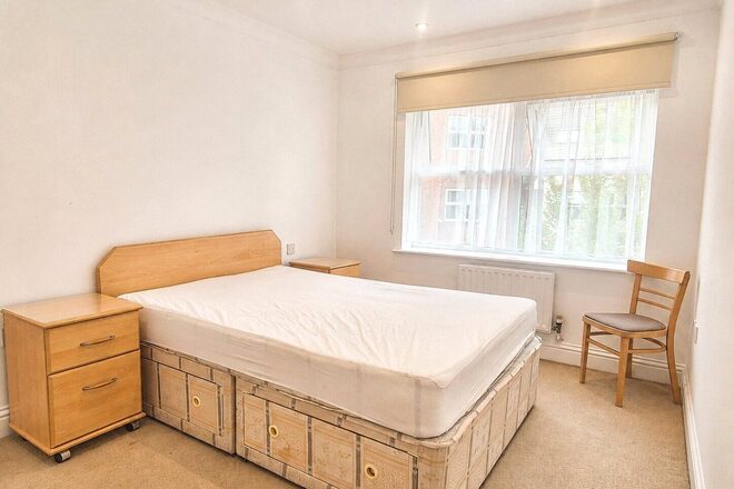 Moon Lane, High Barnet, EN5