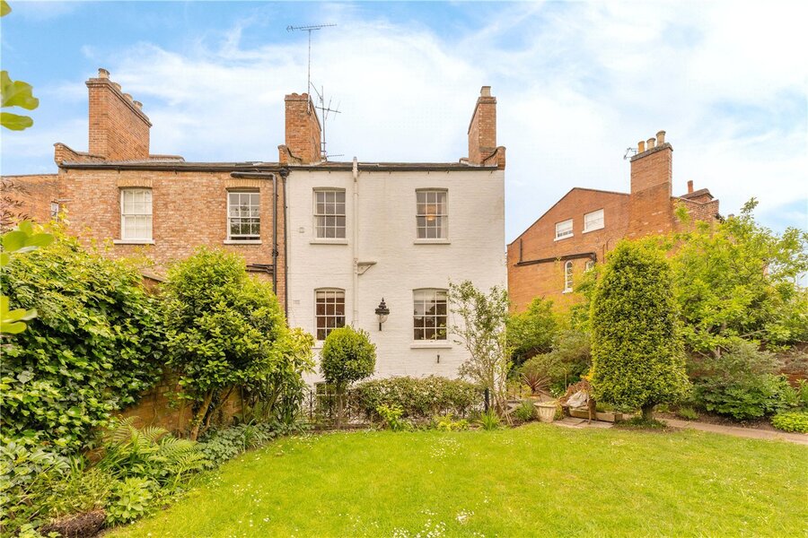Garden To House