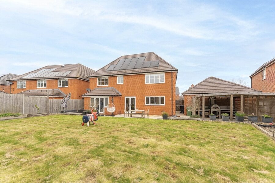 Garden To House Perg