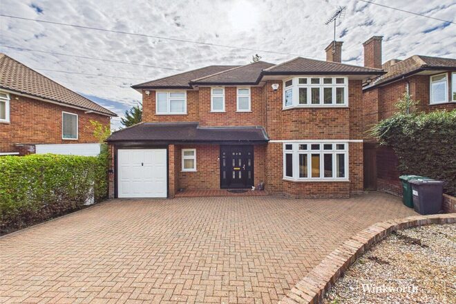 Wolmer Gardens, Edgware, HA8
