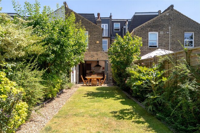 Gleneagle Road, London, SW16