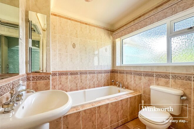 Old Pines Close, Dorset, BH22