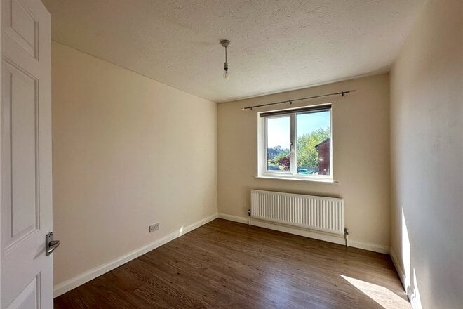 Moore Close, Farnham, GU10