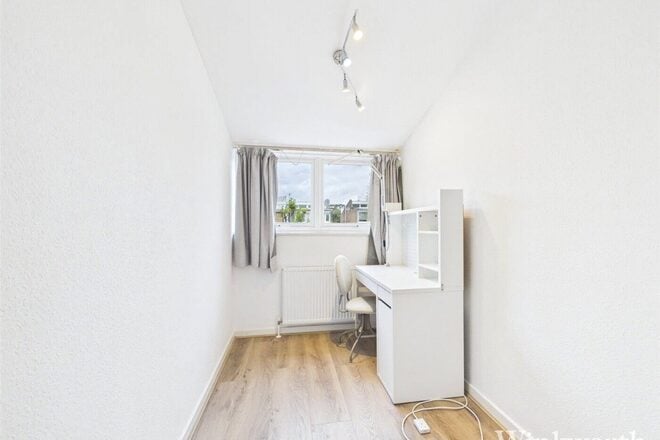 Deena Close, London, W3
