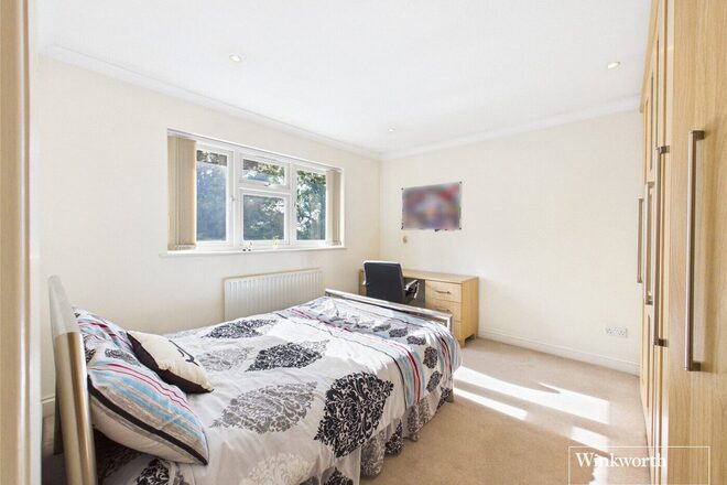 Wolmer Gardens, Edgware, HA8