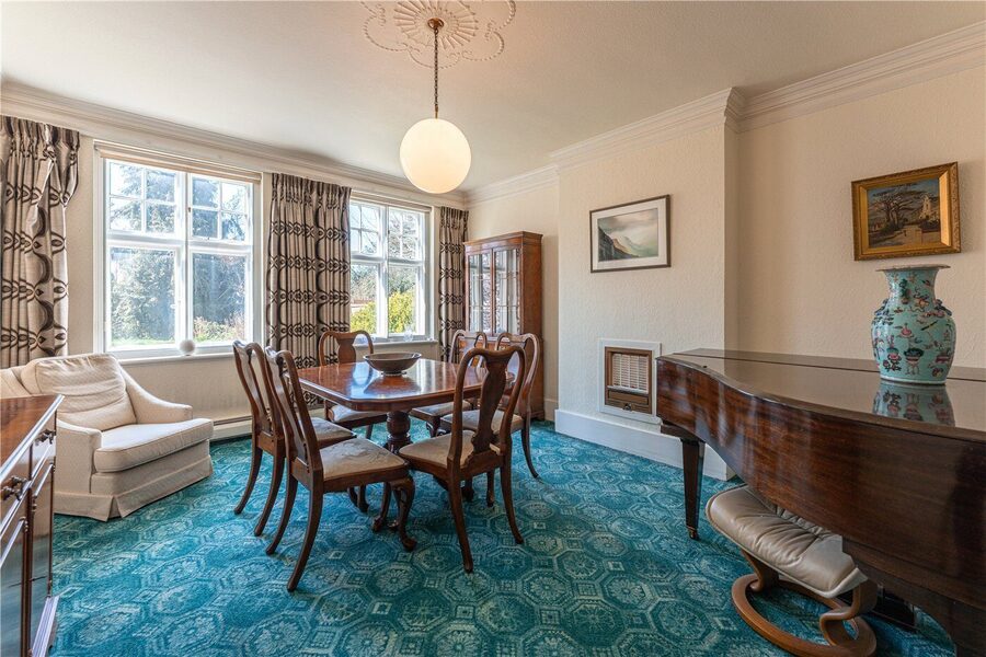 Dining To Rear