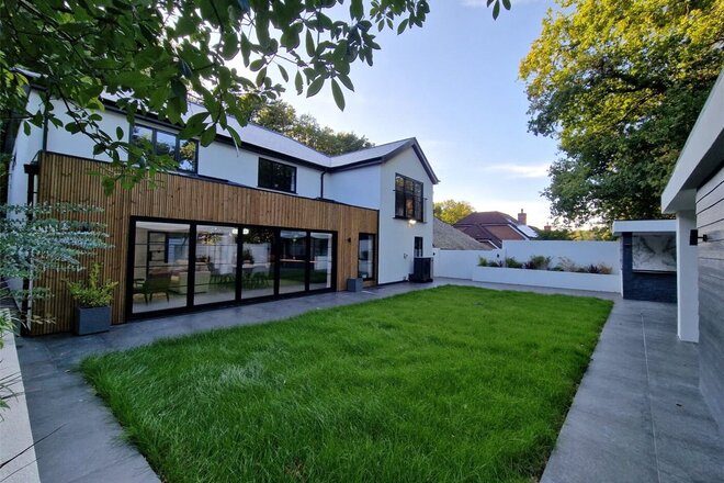 Wellington Avenue, Surrey, GU25