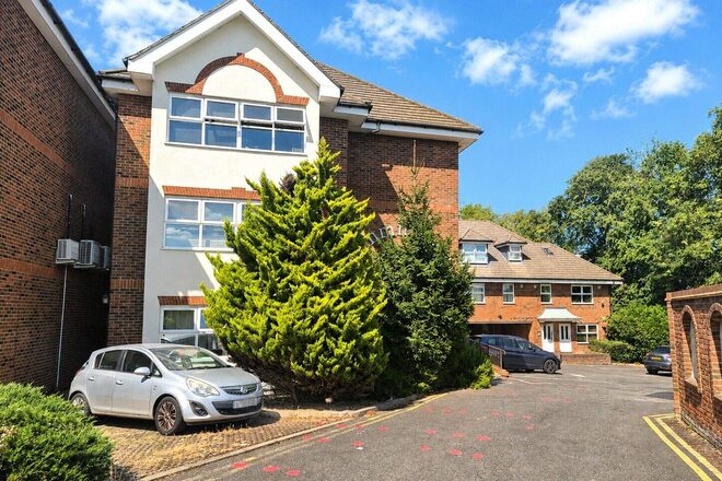 Moon Lane, High Barnet, EN5