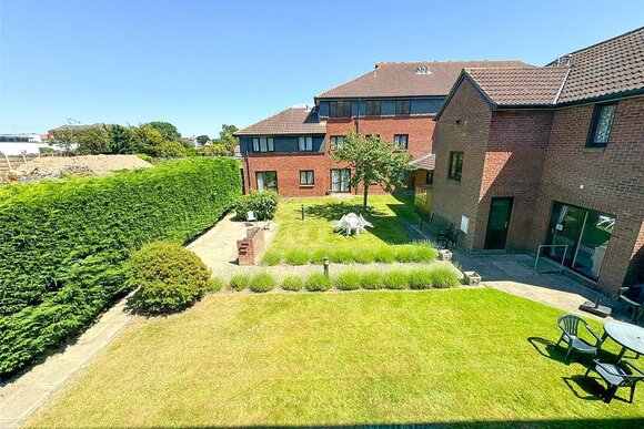 Imperial Avenue, Essex, SS0