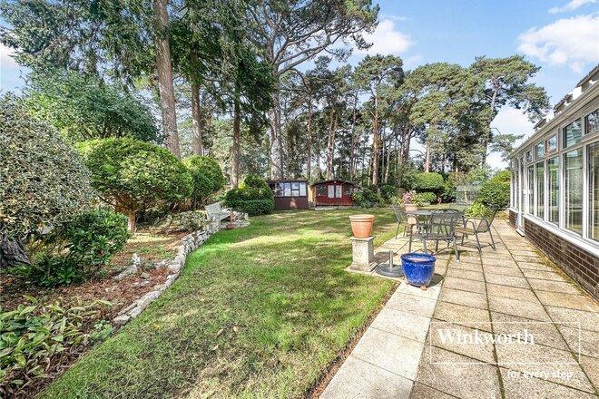 Old Pines Close, Dorset, BH22