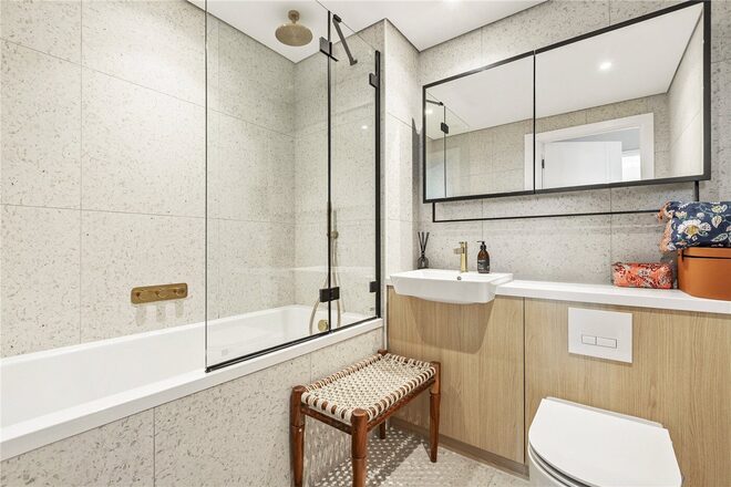 Cendal Crescent, London, E1