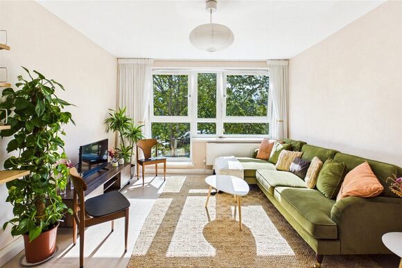 Lanercost Close, London, SW2