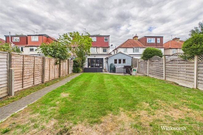 Farm Road, Edgware, HA8