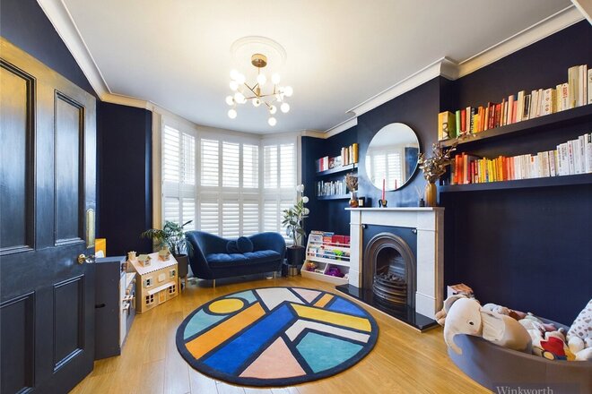 Hook Road, Chessington, KT9