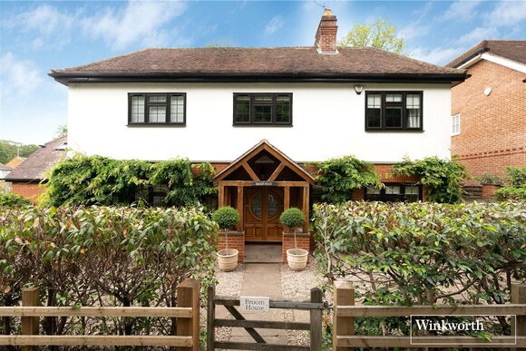 Wellington Avenue, Surrey, GU25