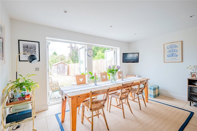 8 The Old Barnyard, Rushall, SN9