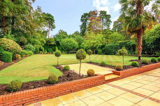 Heath Rise, Wentworth Estate, GU25