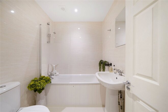 Queens Crescent, London, NW5