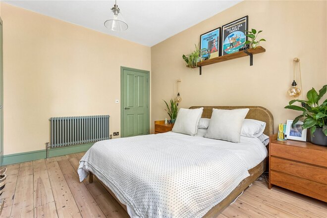 Holmewood Gardens, London, SW2